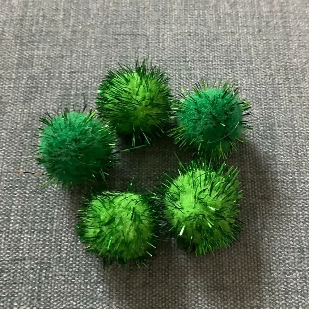 5 Green Cat Pompom Sparkle Ball Toys
